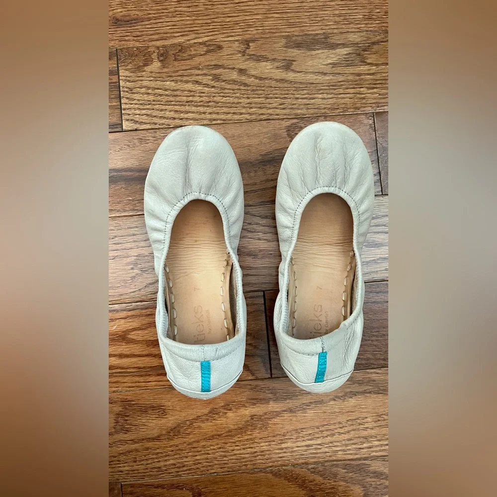 Tieks Taupe Ballet Flat Shoes Sz 7 - Picture 2 of 8